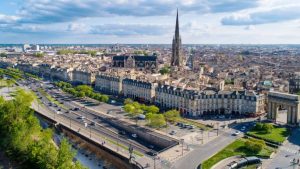 bordeaux 300x169 - Investir à Bordeaux : ville prisée par les investisseurs locatifs